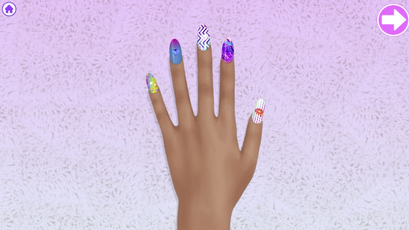 カラフルで個性的なネイルが完成しました